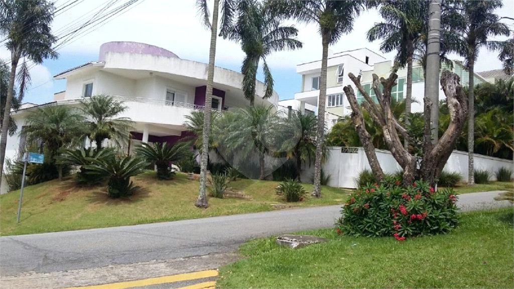 Casa à venda com 3 quartos, sendo 1 suíte,  no condomínio Aruã, Mogi das Cruzes - SP