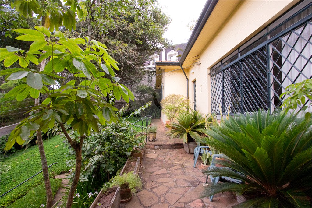 Casa à venda com 3 quartos, sendo 1 suíte,  em Campo Belo, São Paulo, SP