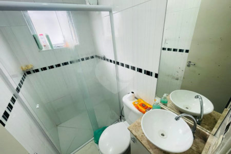 Casa à venda com 3 quartos, sendo 1 suíte, no condomínio Rafaela I, São Paulo - SP