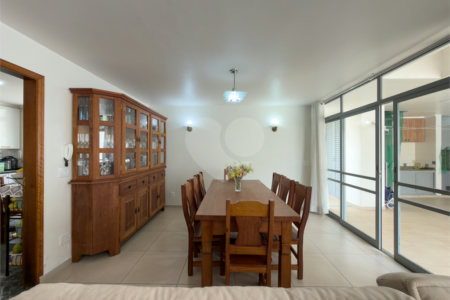 Casa de Vila à venda com 3 quartos, sendo 1 suíte, em Indianópolis, São Paulo, SP
