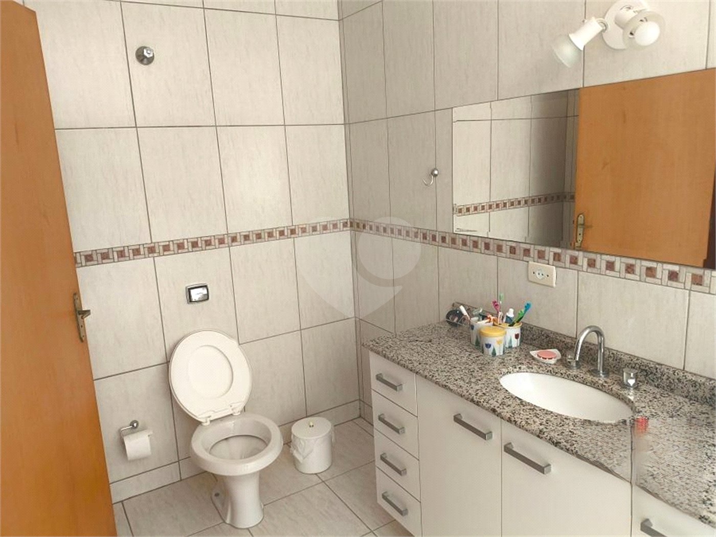 Casa à venda com 3 suítes no condomínio Granja Verediana, Ibiúna - SP