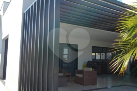 Casa à venda com 3 suítes no condomínio Portal dos Bandeirantes, Salto - SP