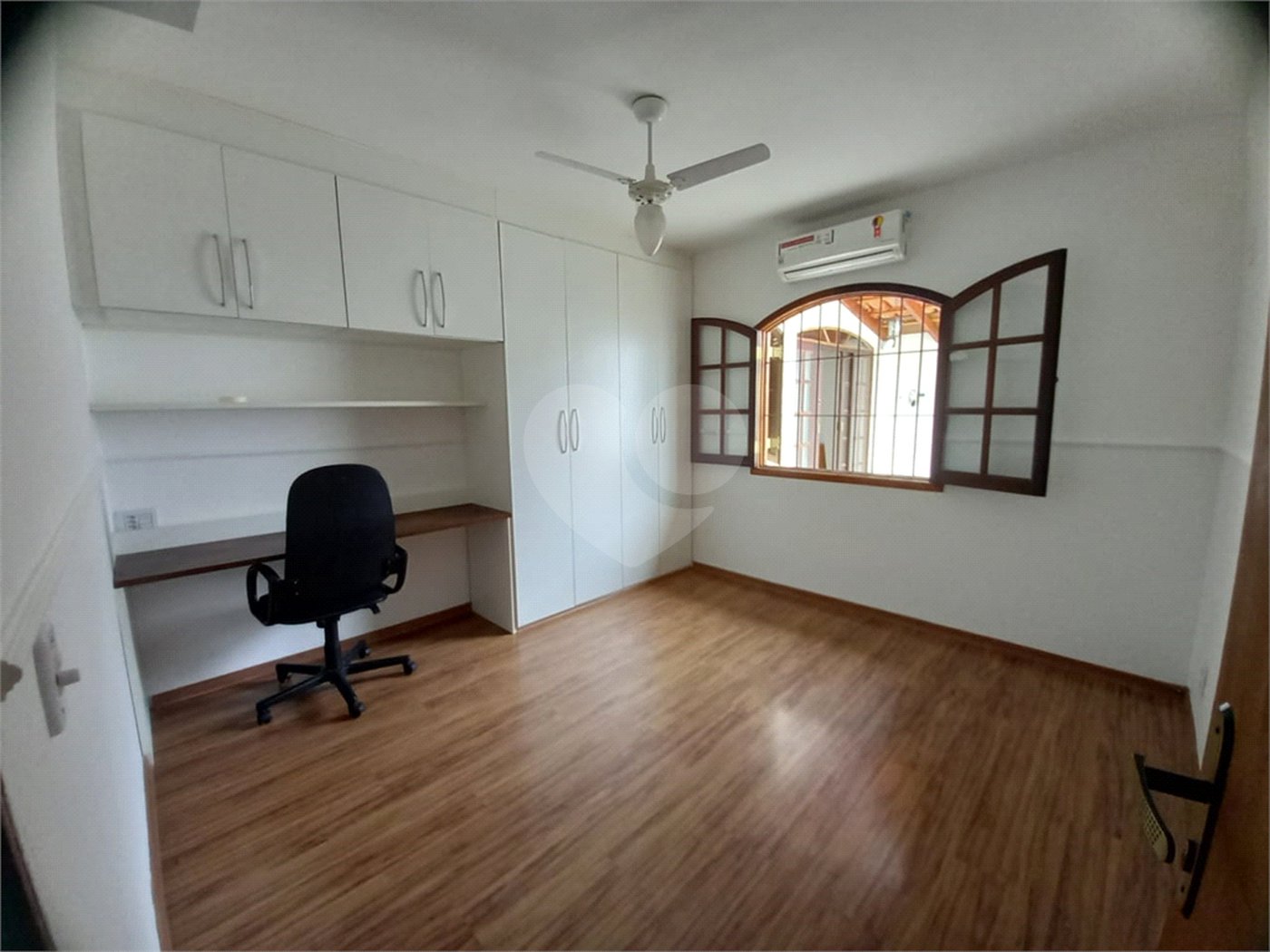 Casa à venda com 4 quartos, sendo 1 suíte,  em Vila Oliveira, Mogi das Cruzes, SP
