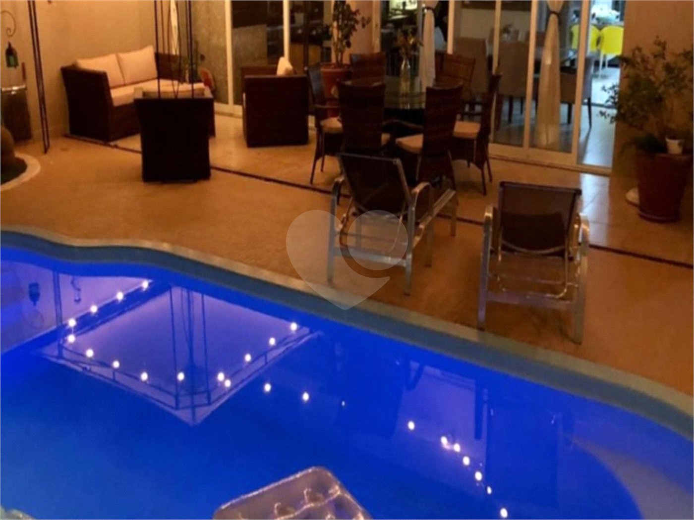 Casa à venda com 4 quartos, sendo 3 suítes, no condomínio Residencial Terra Nobre, Indaiatuba - SP