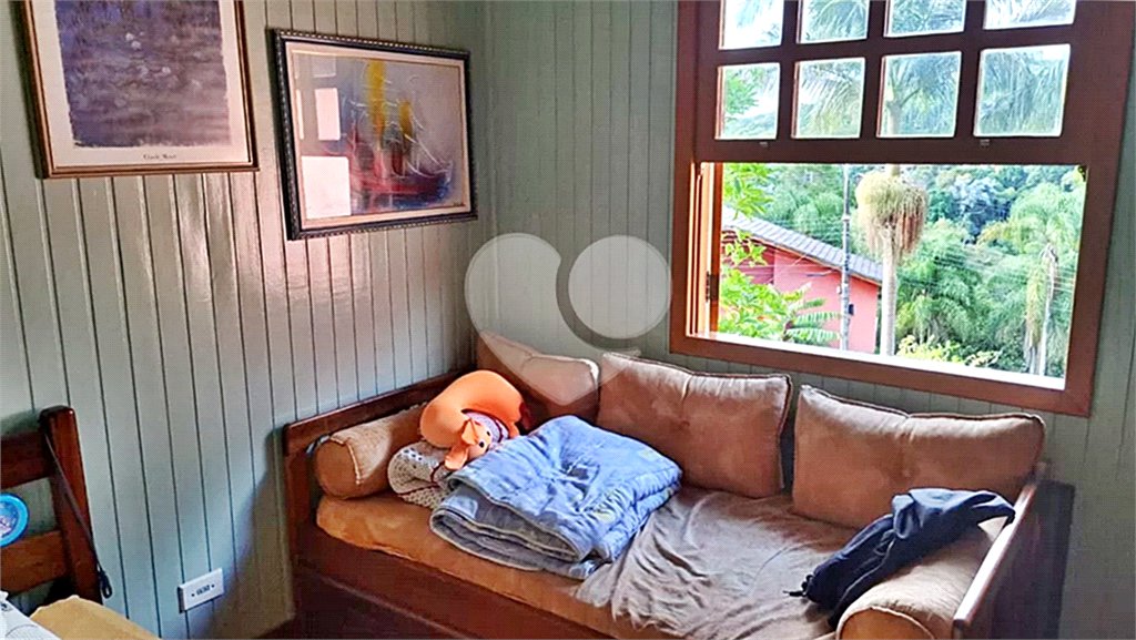 Casa à venda com 6 quartos, sendo 2 suítes, no condomínio Associação Reserva das Hortênsias, Mairiporã - SP