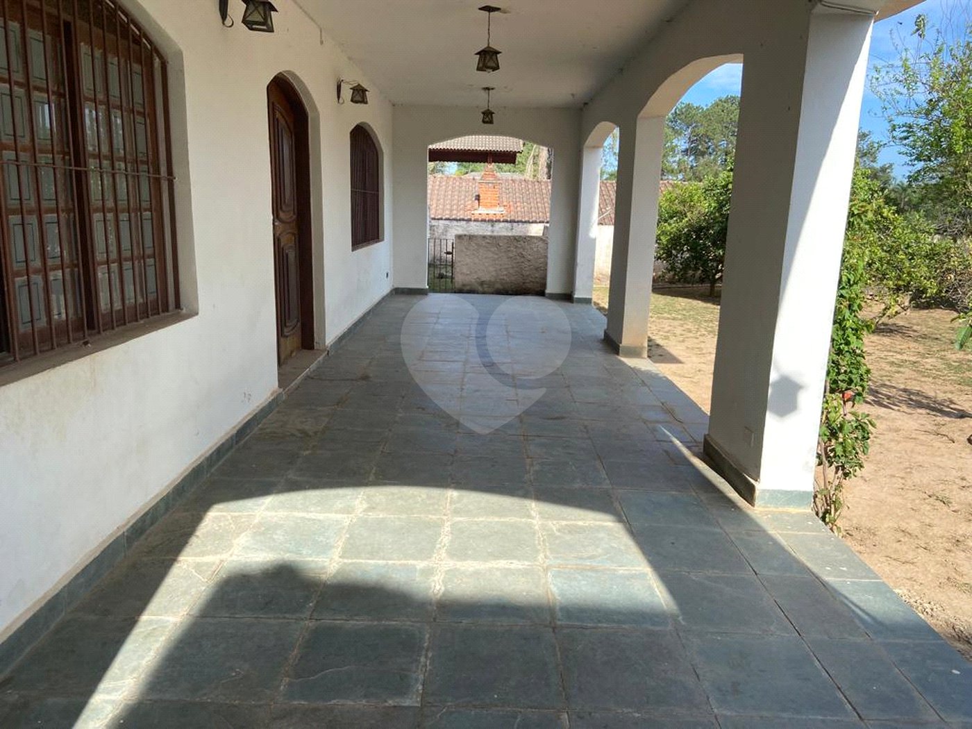 Casa à venda com 5 quartos, sendo 4 suítes, no condomínio Vilarejo Estoril, Mairiporã - SP