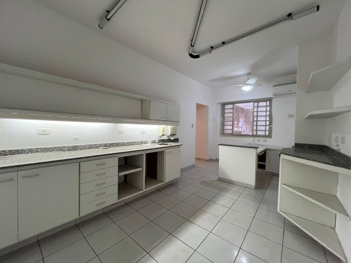 Casa para alugar, 305 m² por R$ 31.379,07 - Boqueirão - Santos/SP