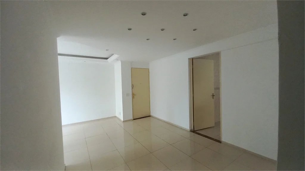 Apartamento à venda com 3 quartos em Jardim Londrina, São Paulo, SP