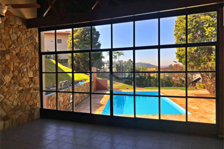 Casa à venda com 4 quartos, sendo 2 suítes, no condomínio Estância Marambaia, Vinhedo - SP