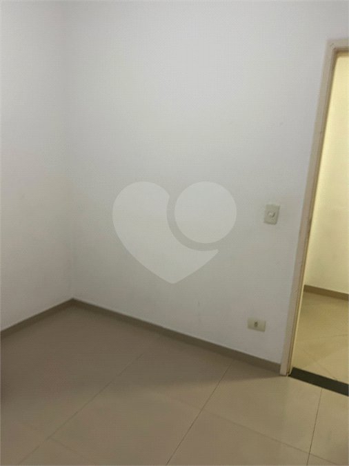 Casa à venda com 3 quartos, sendo 1 suíte,  no condomínio Village St. Louis, São Paulo - SP