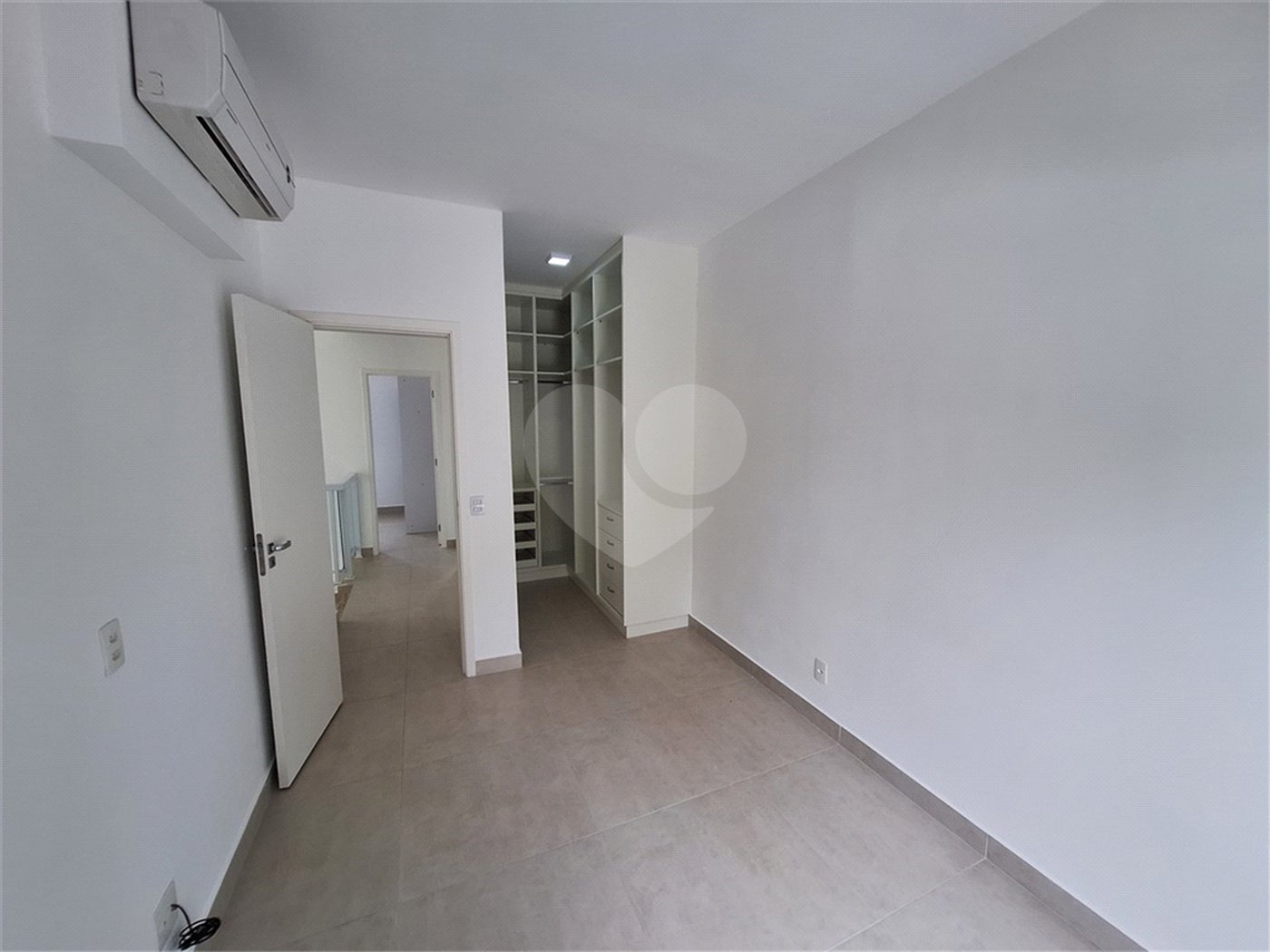 Casa à venda com 3 quartos, sendo 1 suíte, no condomínio Villagio Montalcino, Vinhedo - SP