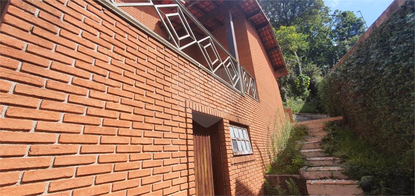 Sobrado à venda ou para alugar com 5 quartos, sendo 3 suítes,  em Tremembé, São Paulo, SP