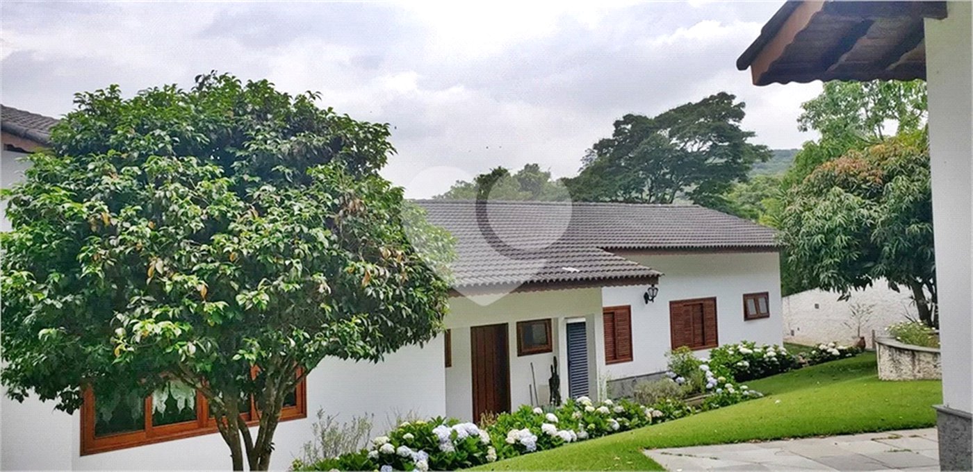 Casa à venda com 4 suítes no condomínio Alpes da Cantareira, Mairiporã - SP