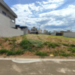 Lote à Venda em São Carlos, no Condomínio Villeneuve I