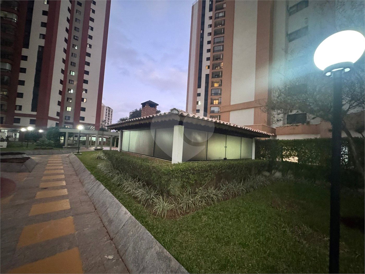Apartamento para alugar com 2 quartos, sendo 1 suíte, em Jardim Íris, São Paulo, SP