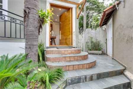Casa à venda com 5 quartos, sendo 3 suítes, em Alto da Boa Vista, São Paulo, SP
