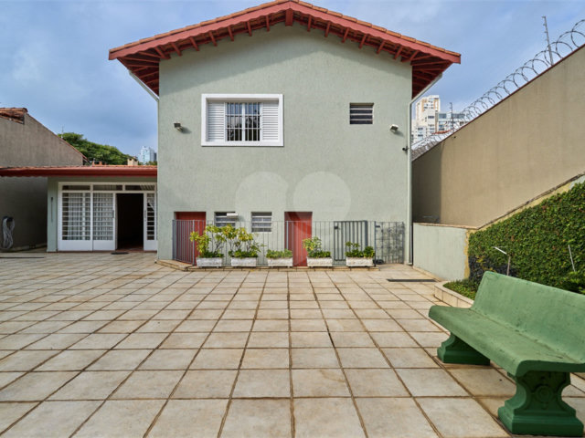 Sobrado à venda com 4 quartos, sendo 1 suíte,  em Brooklin Velho, São Paulo, SP