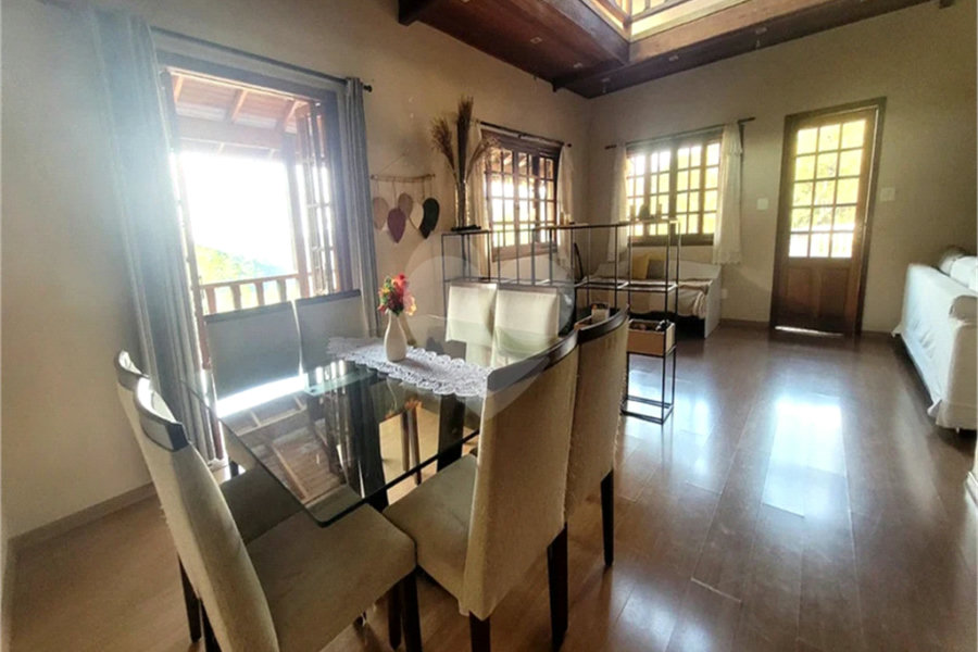 Casa à venda com 4 quartos, sendo 1 suíte, no condomínio Alpes da Cantareira, Mairiporã - SP