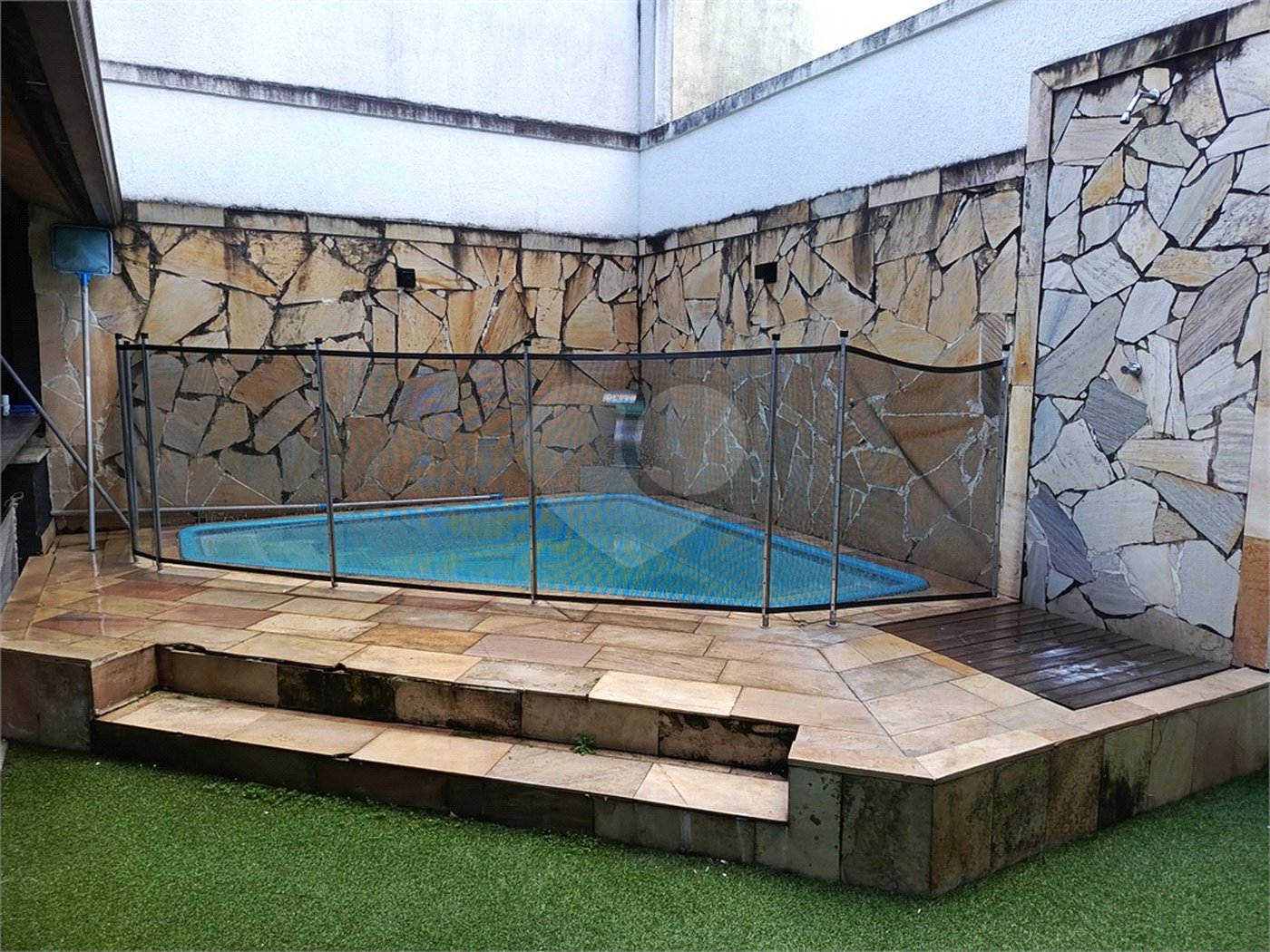 Casa à venda com 3 quartos, sendo 1 suíte, no condomínio Paraíso Classe A, Rio de Janeiro - RJ