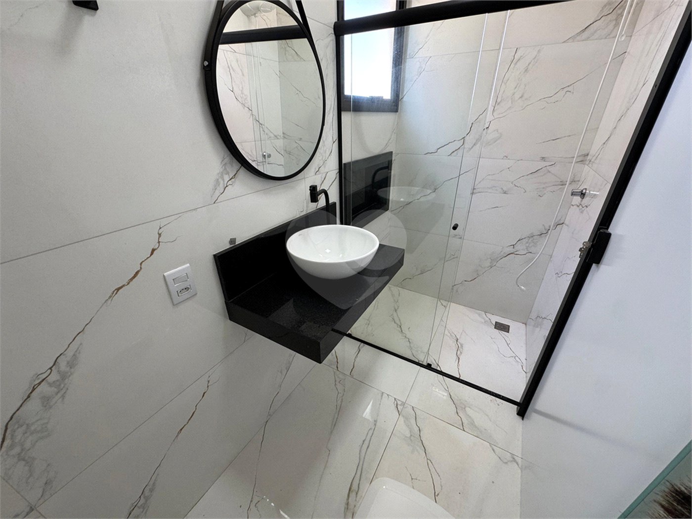 Casa à venda com 5 quartos, sendo 4 suítes, no condomínio Golden Ville, Itapetininga - SP