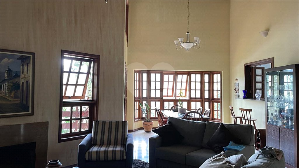 Casa à venda ou para alugar com 3 suítes no condomínio Alpes da Cantareira, Mairiporã - SP