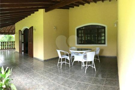 Casa à venda com 5 quartos, sendo 3 suítes, no condomínio Recanto das Flores, Indaiatuba - SP