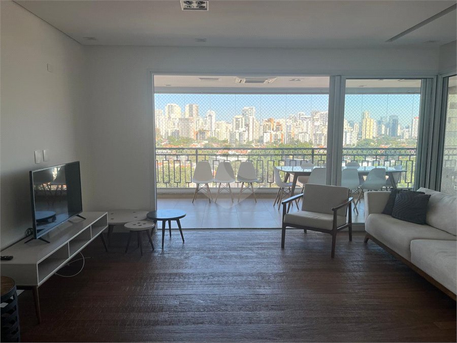 Apartamento para alugar com 3 suítes em Vila Olímpia, São Paulo, SP