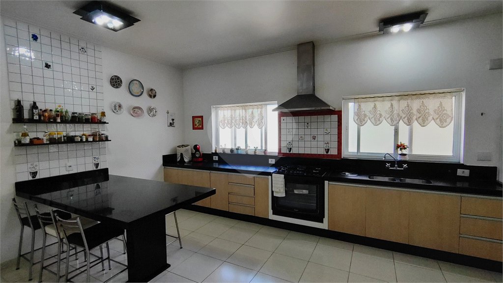 Casa à venda com 4 quartos, sendo 2 suítes, no condomínio Parque Chapada Itu, Itu - SP