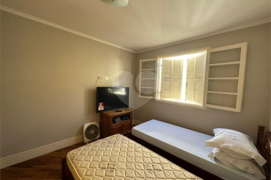 Casa à venda com 3 quartos, sendo 1 suíte, no condomínio Villagio Staluccia, São Paulo - SP