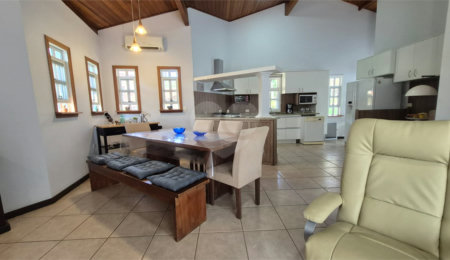 Casa para alugar com 3 quartos, sendo 1 suíte,  em Jardim Estância Brasil, Atibaia, SP