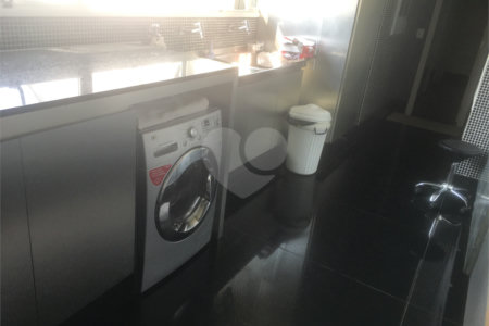 Apartamento à venda com 4 quartos, sendo 3 suítes, em Moema, São Paulo, SP