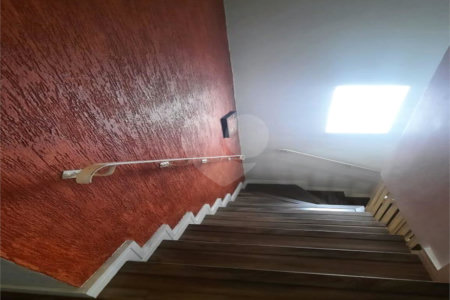 Sobrado à venda com 4 quartos, sendo 1 suíte, em Vila Marari, São Paulo, SP