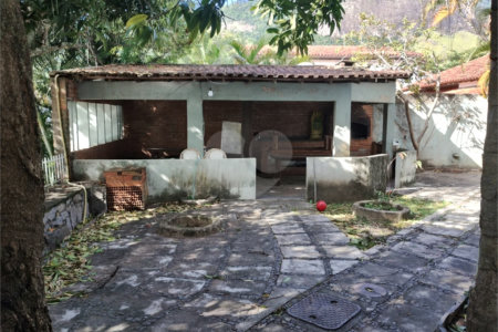 Casa à venda com 5 quartos, sendo 3 suítes, no condomínio Vilarejo, Rio de Janeiro - RJ