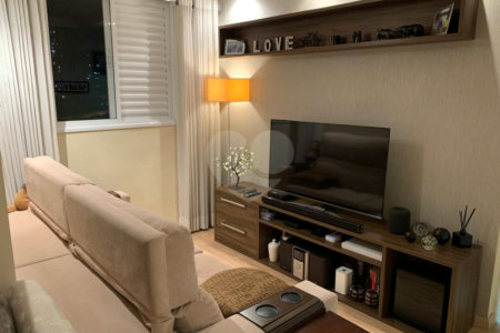 Apartamento de 70m2 com 3 dorms, 2 banheiros, 1 suíte, 1 vaga. Estuda permuta.