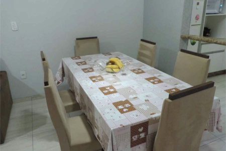 Casa Térrea com 2 dormitórios, sendo 1 suíte.