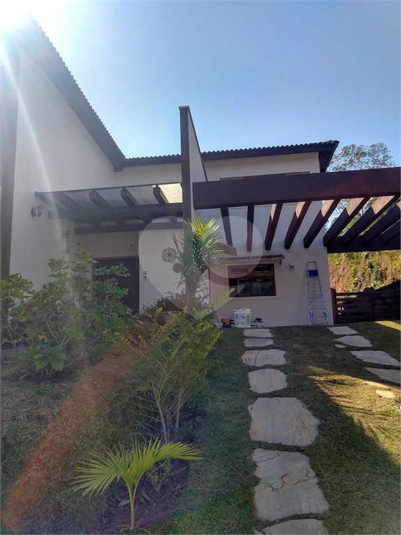 Casa à venda com 5 quartos, sendo 1 suíte, no condomínio Canada Village, Mairiporã - SP