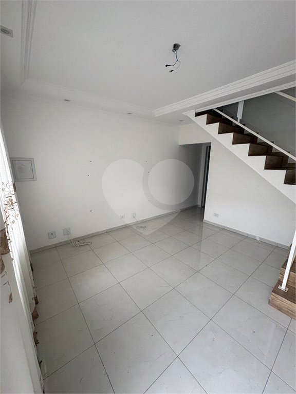 Casa à venda com 2 quartos no condomínio Carvalho Lagares, Poá - SP