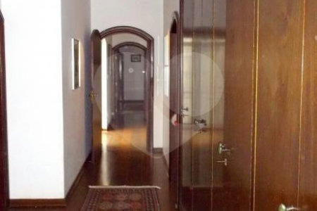 Sobrado à venda com 4 quartos, sendo 2 suítes, em Jardim Leonor, São Paulo, SP