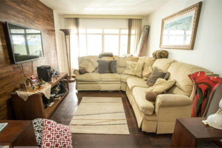 Casa à venda com 3 quartos, sendo 1 suíte, em Mirandópolis, São Paulo, SP