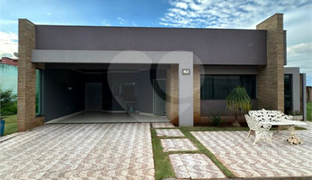 Casa à venda com 3 quartos, sendo 1 suíte,  no Centro, Ponta Porã, MS