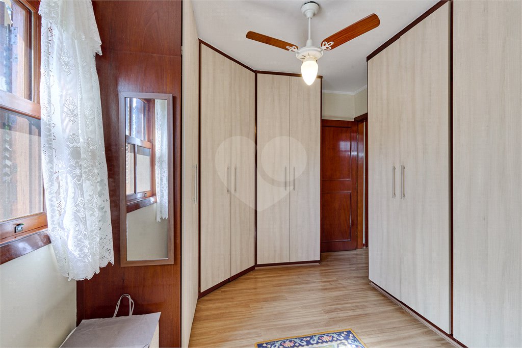 Casa à venda com 3 quartos, sendo 2 suítes, no condomínio Granja do Morumbi, São Paulo - SP