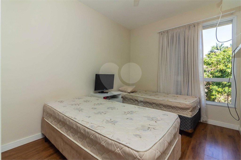 Casa à venda com 4 quartos, sendo 2 suítes, no condomínio Domus, São Paulo - SP