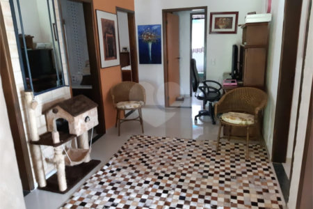 Casa à venda com 4 quartos, sendo 1 suíte, no condomínio Clube da Montanha, Atibaia - SP