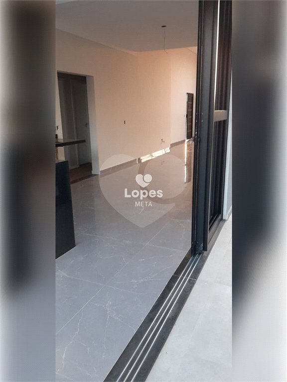 Casa à venda com 3 quartos, sendo 1 suíte, no condomínio Residencial Malibu, Caçapava - SP