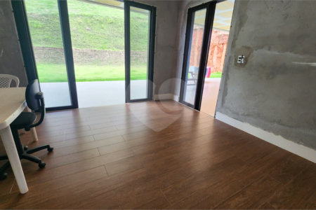Casa à venda com 3 suítes no condomínio Residencial Jardim Primavera, Louveira - SP