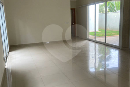 Casa à venda ou para alugar com 3 suítes no condomínio Portal das Tipuanas, Araraquara - SP