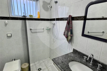 Sobrado à venda com 4 quartos, sendo 1 suíte,  em Vila Cleonice, São Paulo, SP