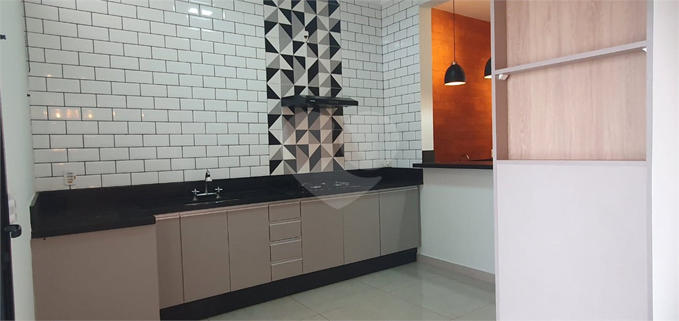 Casa à venda com 3 quartos, sendo 1 suíte,  no condomínio Reserva das Paineiras, Itapetininga - SP