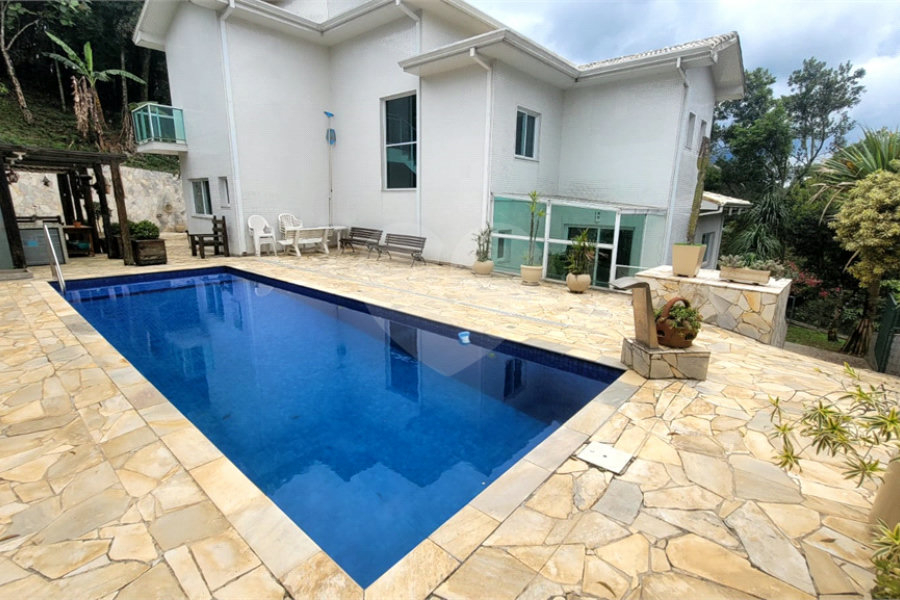 Casa à venda com 4 suítes no condomínio Jardim da Montanha I, Mairiporã - SP