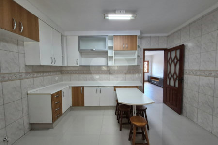 Sobrado à venda com 3 quartos, sendo 1 suíte,  em Vila Fiat Lux, São Paulo, SP